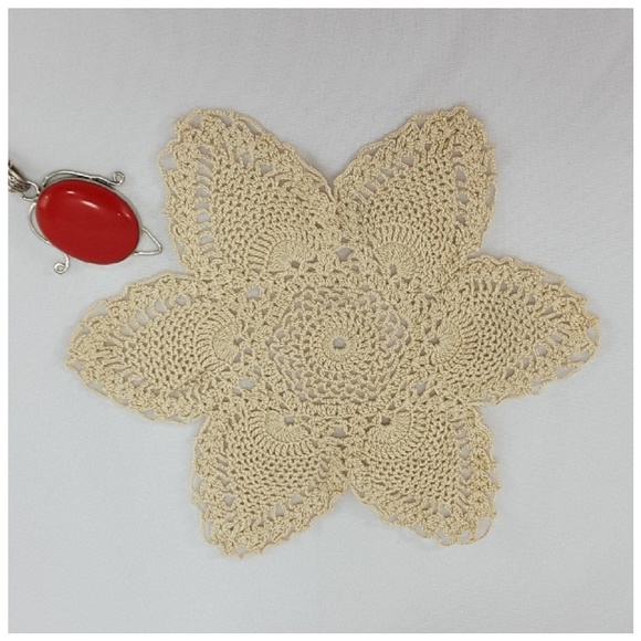 Crochet Star Design Doily, - Picture 4 of 8